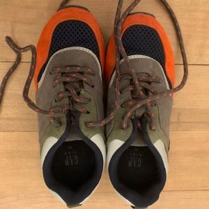 Boys Barely Used tennis shoes size 11 - Gap